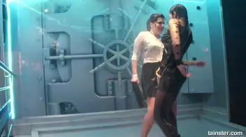 Wet amateur babes stripping down to their underwear Screencap 26 on sinx.preview.netperv.com