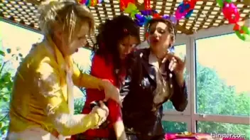 Messy Birthday Party Screencap 32 on sinx.preview.netperv.com