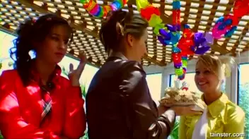 Messy Birthday Party Screencap 4 on sinx.preview.netperv.com