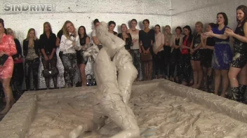 Muddy Wrestling: Nicole Vice vs. Valentina Ross Screencap 59 on sinx.preview.netperv.com
