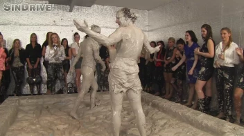 Muddy Wrestling: Nicole Vice vs. Valentina Ross Screencap 61 on sinx.preview.netperv.com