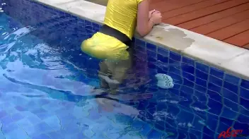 Leony The Wetlook Wonder Screencap 52 on sinx.preview.netperv.com