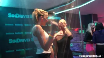 Summer Jam Bang Part 2 - Shower Cam Screencap 43 on sinx.preview.netperv.com