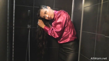 Long Haired Babe Lathers Up In The Shower Screencap 13 on sinx.preview.netperv.com