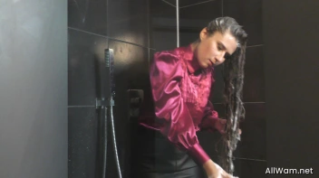 Long Haired Babe Lathers Up In The Shower Screencap 20 on sinx.preview.netperv.com