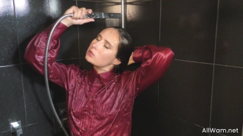 Long Haired Babe Lathers Up In The Shower Screencap 49 on sinx.preview.netperv.com