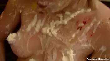 Sweet Treats For Sexy Girls Screencap 70 on sinx.preview.netperv.com