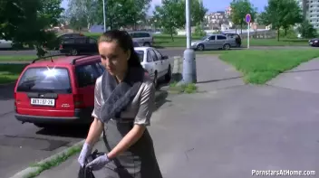 Getting Messy With The Street Cleaner Screencap 4 on sinx.preview.netperv.com