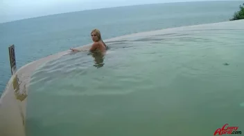 Leony's Vacation Wetlook Play Screencap 64 on sinx.preview.netperv.com