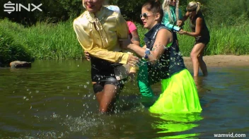 Soaking wet catfight with stuck up blondes Screencap 19 on sinx.preview.netperv.com