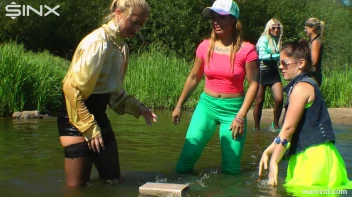 Soaking wet catfight with stuck up blondes Screencap 20 on sinx.preview.netperv.com