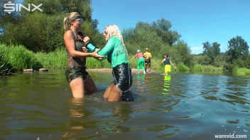 Soaking wet catfight with stuck up blondes Screencap 36 on sinx.preview.netperv.com