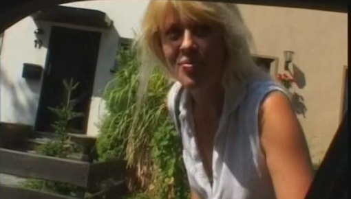 Latest deal - Straßenschlampe aufgegabelt für eine Wiesenfick