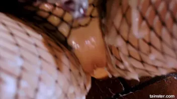 She sniffed, she found, she came Screencap 70 on sinx.preview.netperv.com