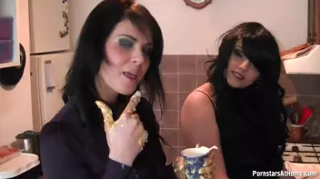 Eurobabes Just Don't Know How To Bake... Screencap 16 on sinx.preview.netperv.com