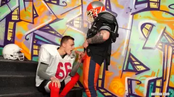 Sporty bi threesome Screencap 6 on sinx.preview.netperv.com