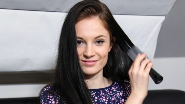 Latest deal - Brunette Teen Fucks Her Pussy With Her Hairbrush