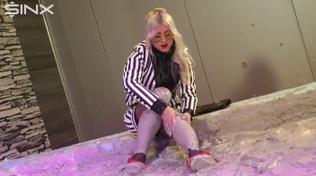 Seductive Blonde Covers Herself In Mud Screencap 7 on sinx.preview.netperv.com