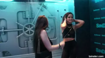 Gorgeous girls party hard under the shower Screencap 24 on sinx.preview.netperv.com