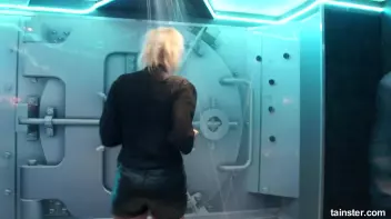 Gorgeous girls party hard under the shower Screencap 62 on sinx.preview.netperv.com