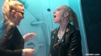 Gorgeous girls party hard under the shower Screencap 70 on sinx.preview.netperv.com