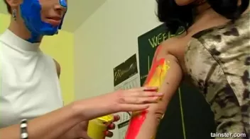 Working That Body Paint Screencap 31 on sinx.preview.netperv.com