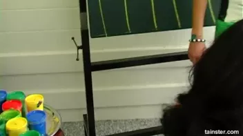 Working That Body Paint Screencap 44 on sinx.preview.netperv.com