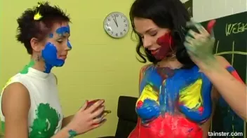 Working That Body Paint Screencap 65 on sinx.preview.netperv.com