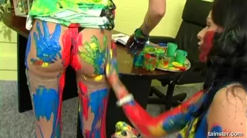 Working That Body Paint Screencap 75 on sinx.preview.netperv.com