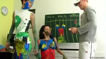 Working That Body Paint Screencap 79 on sinx.preview.netperv.com