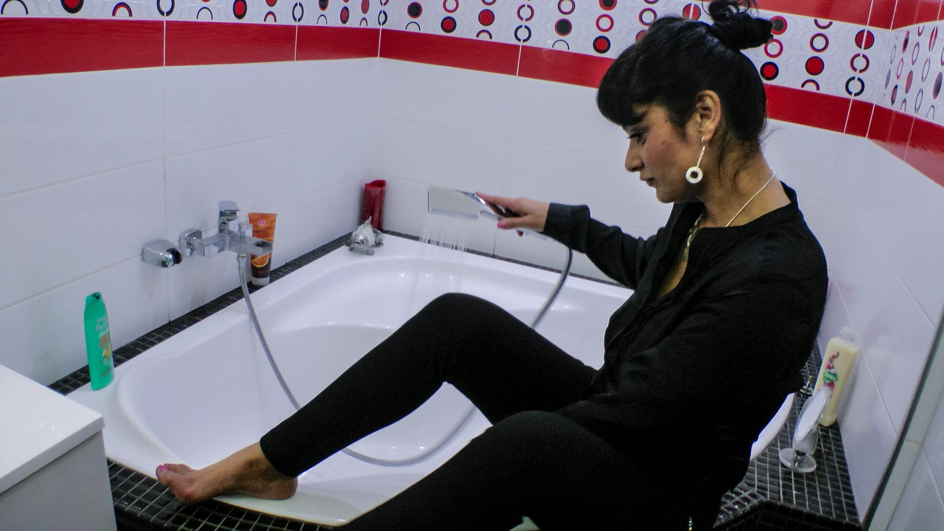 Showering Seductress on sinx.preview.netperv.com