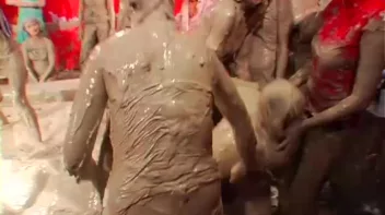 Teeny Bikinis In The Mud Pit Screencap 109 on sinx.preview.netperv.com