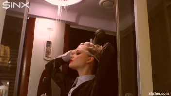 Coy Cuties Sexy Sudsy Shower Screencap 16 on sinx.preview.netperv.com