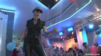 Welcome To The Mad House Part 2 - Cam 4 Screencap 93 on sinx.preview.netperv.com