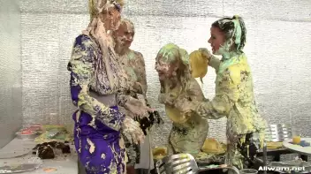 The Messiest Dessert Ever Screencap 41 on sinx.preview.netperv.com