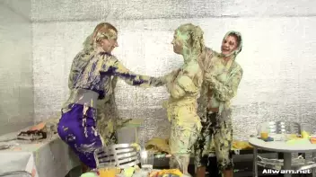 The Messiest Dessert Ever Screencap 50 on sinx.preview.netperv.com