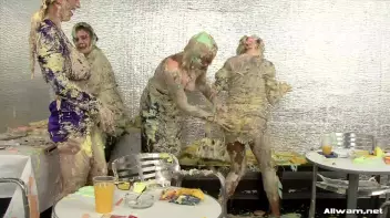 The Messiest Dessert Ever Screencap 61 on sinx.preview.netperv.com