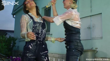 Mechanic Girls Get Oiled Up Screencap 50 on sinx.preview.netperv.com
