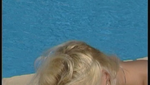 Latest deal - Nachbarin bläst geil am Pool