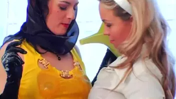 Lesbian Laundromat Screencap 13 on sinx.preview.netperv.com