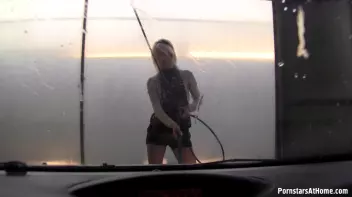 DickSuck Car Wash Screencap 7 on sinx.preview.netperv.com