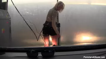 DickSuck Car Wash Screencap 10 on sinx.preview.netperv.com