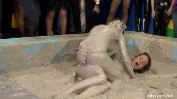 Wedding Babes Bitch Battle Screencap 72 on sinx.preview.netperv.com