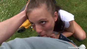 Brunette Gets A Backyard Face Bang Screencap 24 on sinx.preview.netperv.com