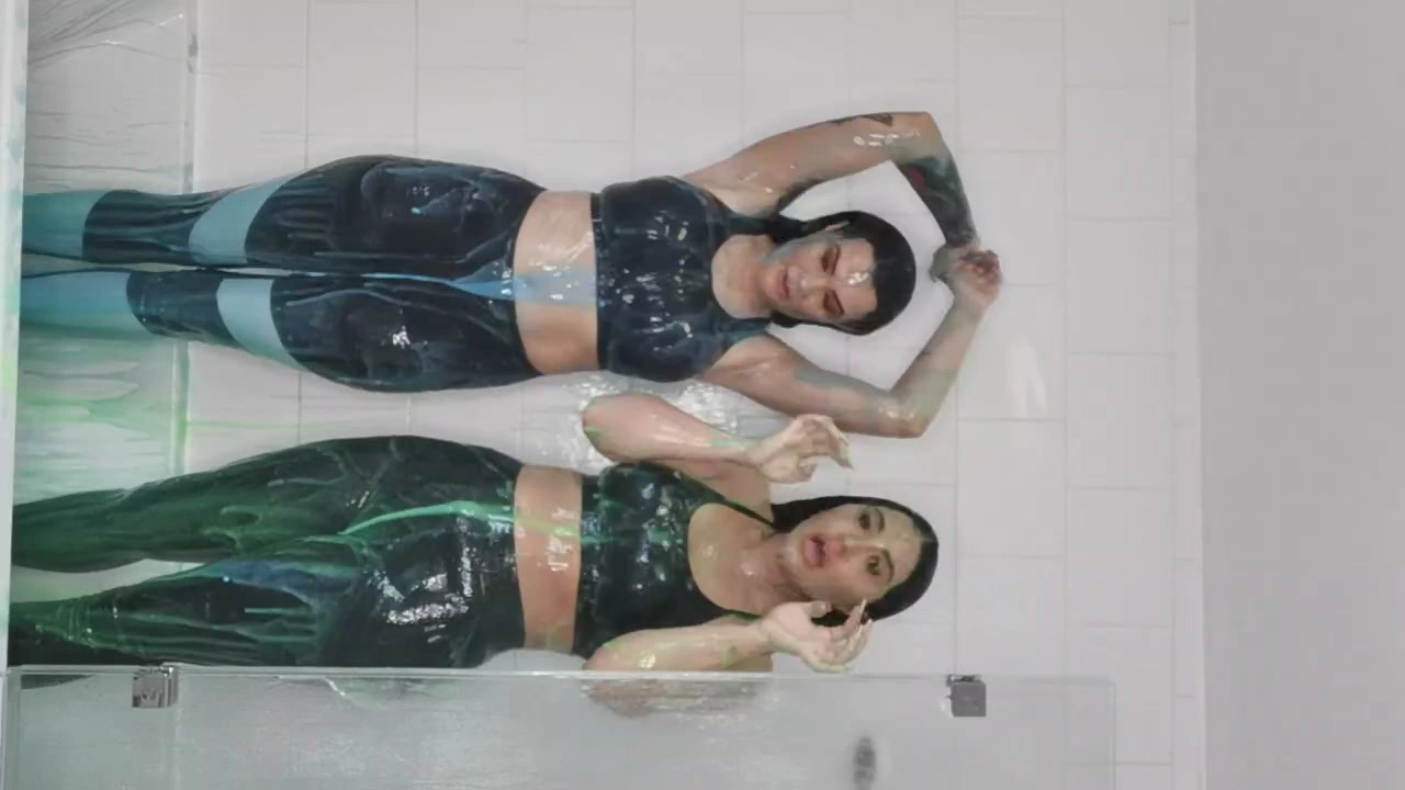 Charley and Jacqui's Messy Gunge Bath on sinx.preview.netperv.com