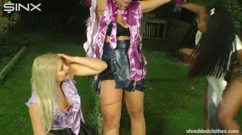 Curvy Friends Game Of Shred The Threads Screencap 42 on sinx.preview.netperv.com