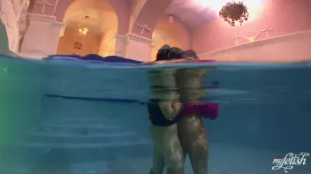 Lezzing Out In The Pool Screencap 52 on sinx.preview.netperv.com