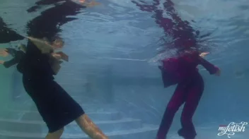 Lezzing Out In The Pool Screencap 10 on sinx.preview.netperv.com