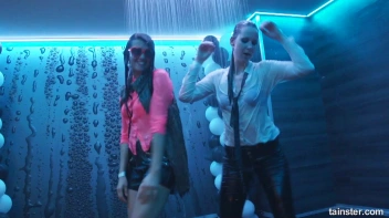 The Wetlook Vibe Is Very Alive! Screencap 28 on sinx.preview.netperv.com