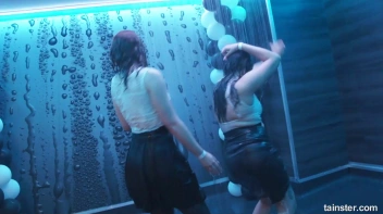 The Wetlook Vibe Is Very Alive! Screencap 48 on sinx.preview.netperv.com